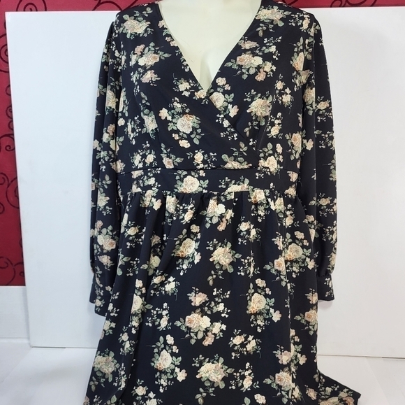 Shein Curve 3/4 Sleeve Floral Dress - Picture 2 of 7